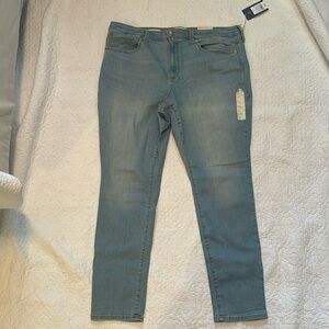 Universal threads- high rise skinny. NWT size: 18